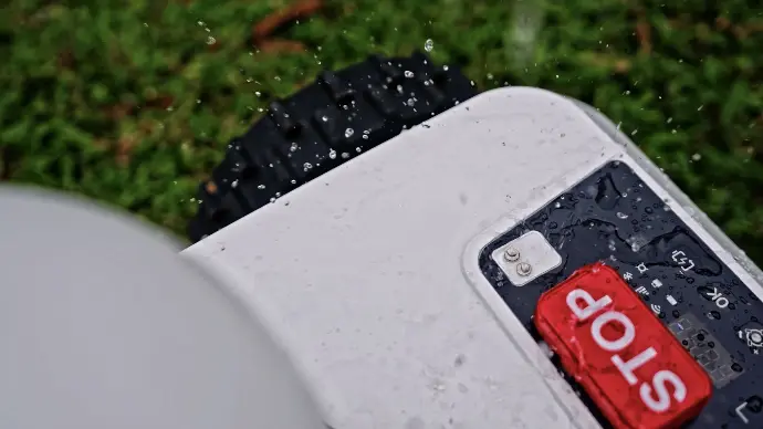Design with a rain sensor to pause mowing and guide the mower back to the charging station during rainfall, and build with IPX5 waterproof rating to protect the mower from water damage.
